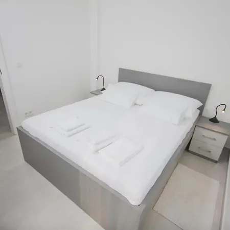 Viola 1 Kastela