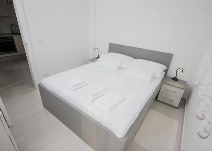 Viola 1 Kaštela