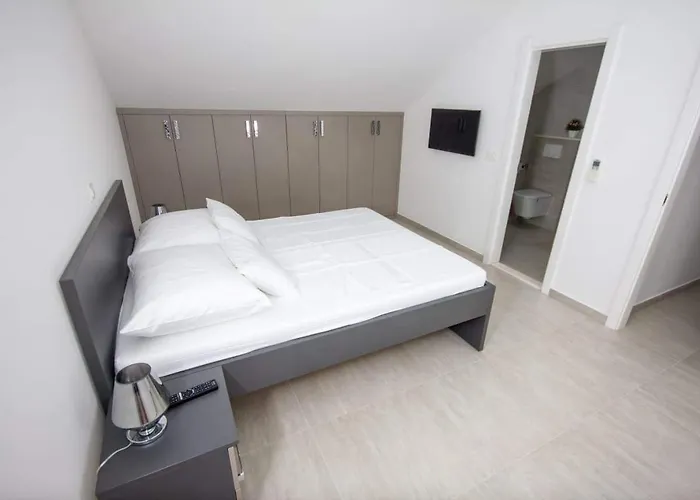 Apartman Viola 1 *